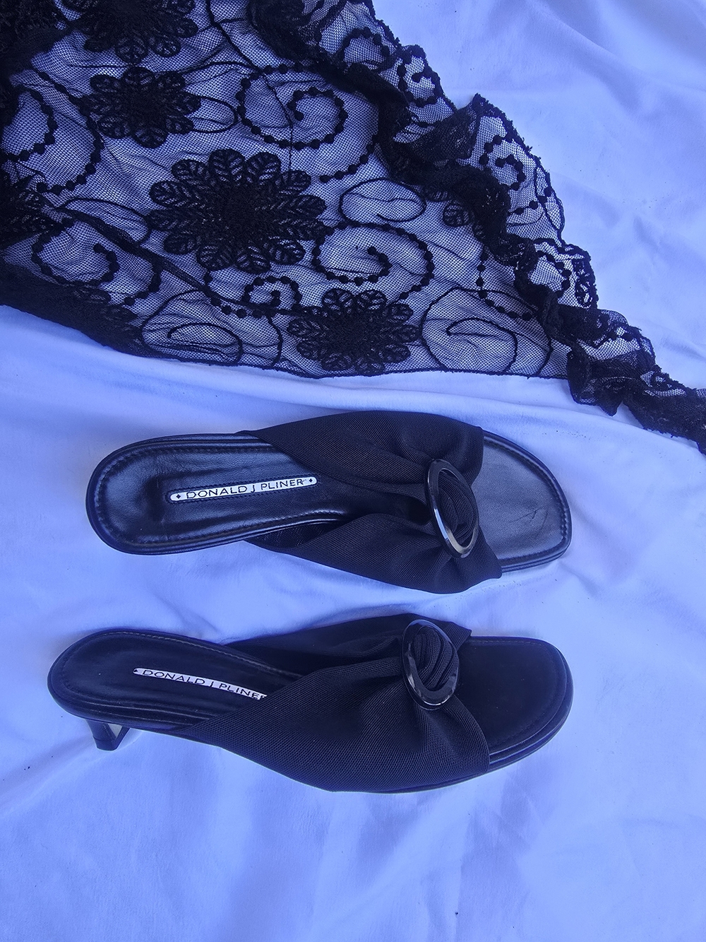 Donald J. Pliner Black Slide Mesh Sandals Size 7.5 M Open Toe Kitten Heel
